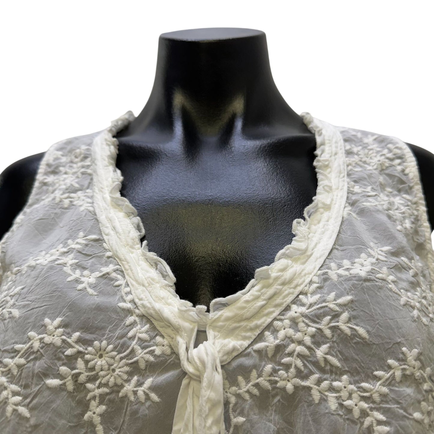 Johnny Was White Embroidered Sleeveless Blouse With Tie Detail Size S
