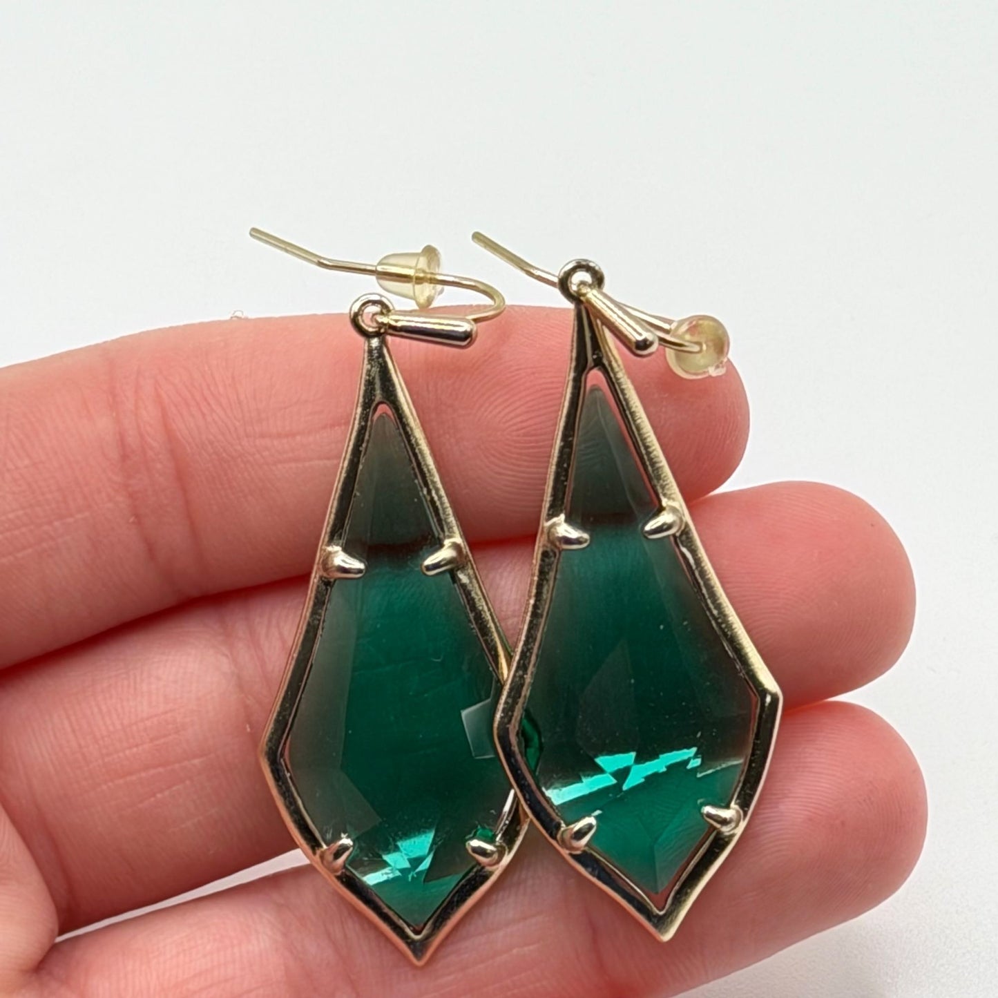 Kendra Scott Green Faceted Drop Earrings In Gold-Tone
