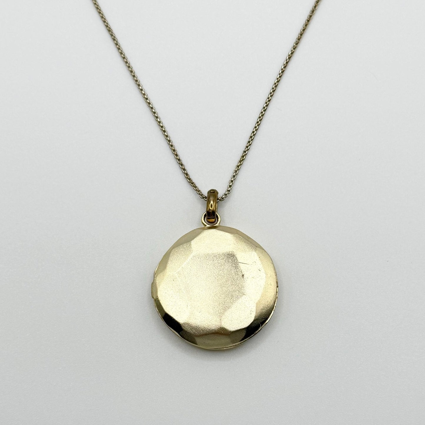 Kendra Scott Gold-Tone Locket Necklace With Adjustable Chain Circular Pendant