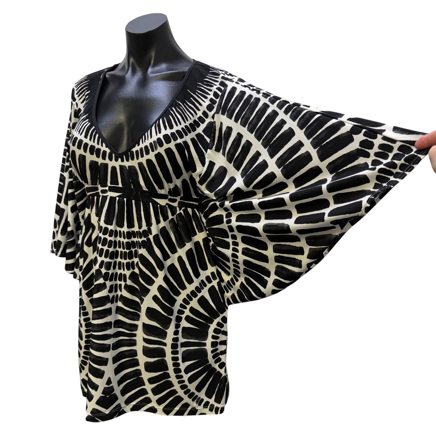 Trina Turk Black & White Kimono Sleeve Blouse With Abstract Print M