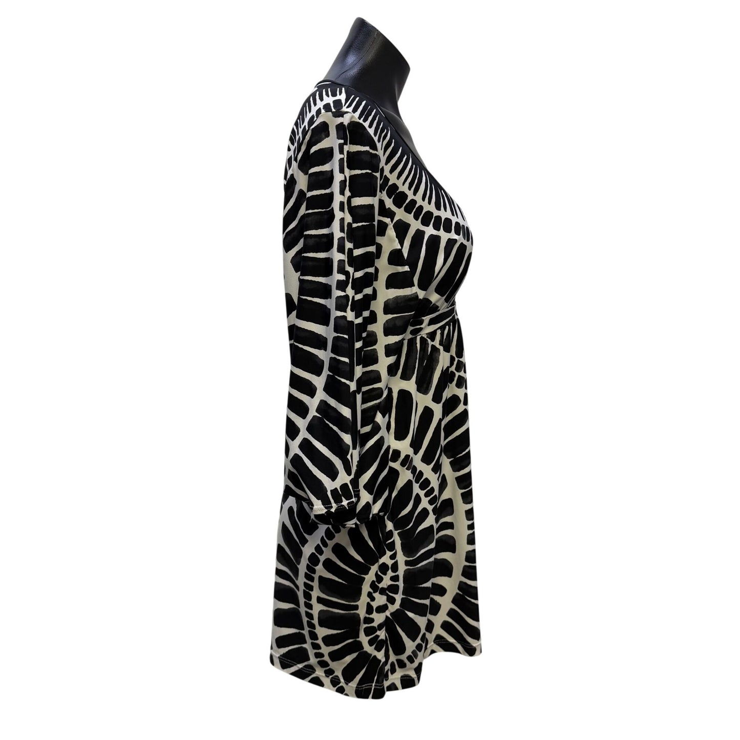 Trina Turk Black & White Kimono Sleeve Blouse With Abstract Print M