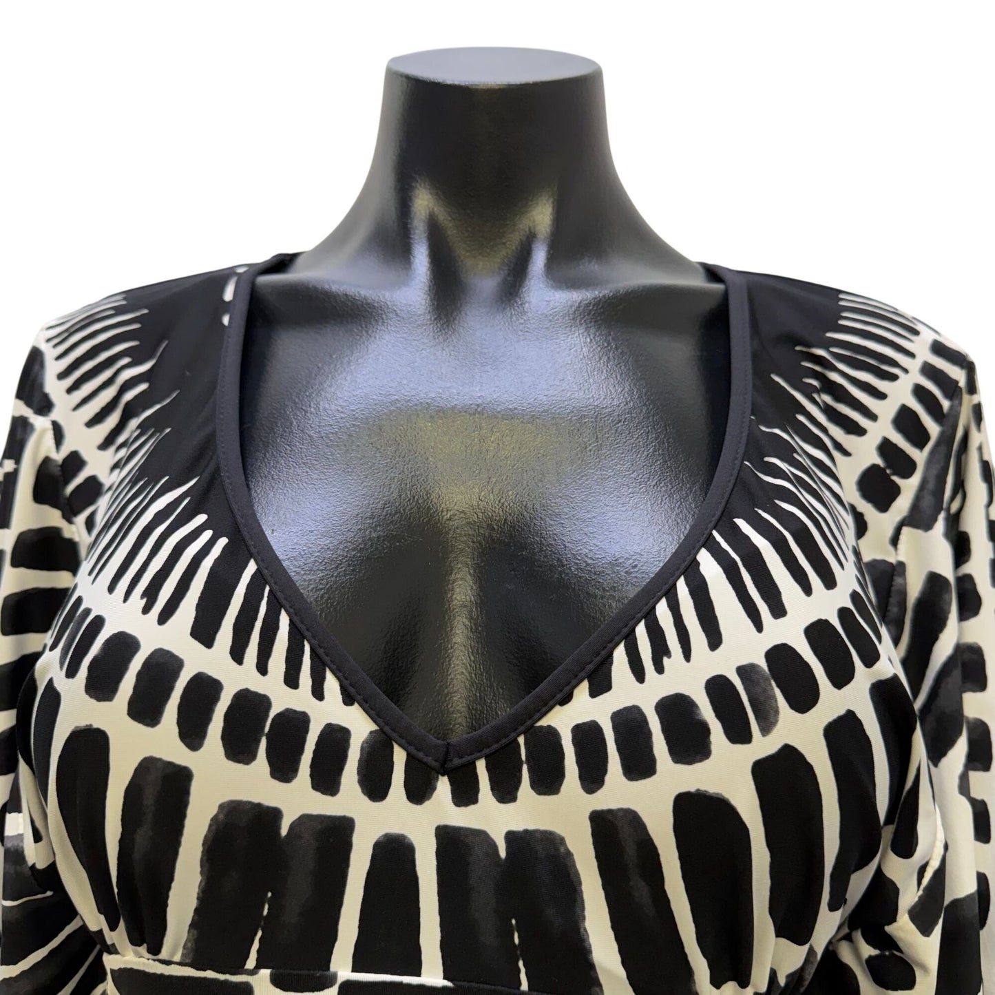 Trina Turk Black & White Kimono Sleeve Blouse With Abstract Print M