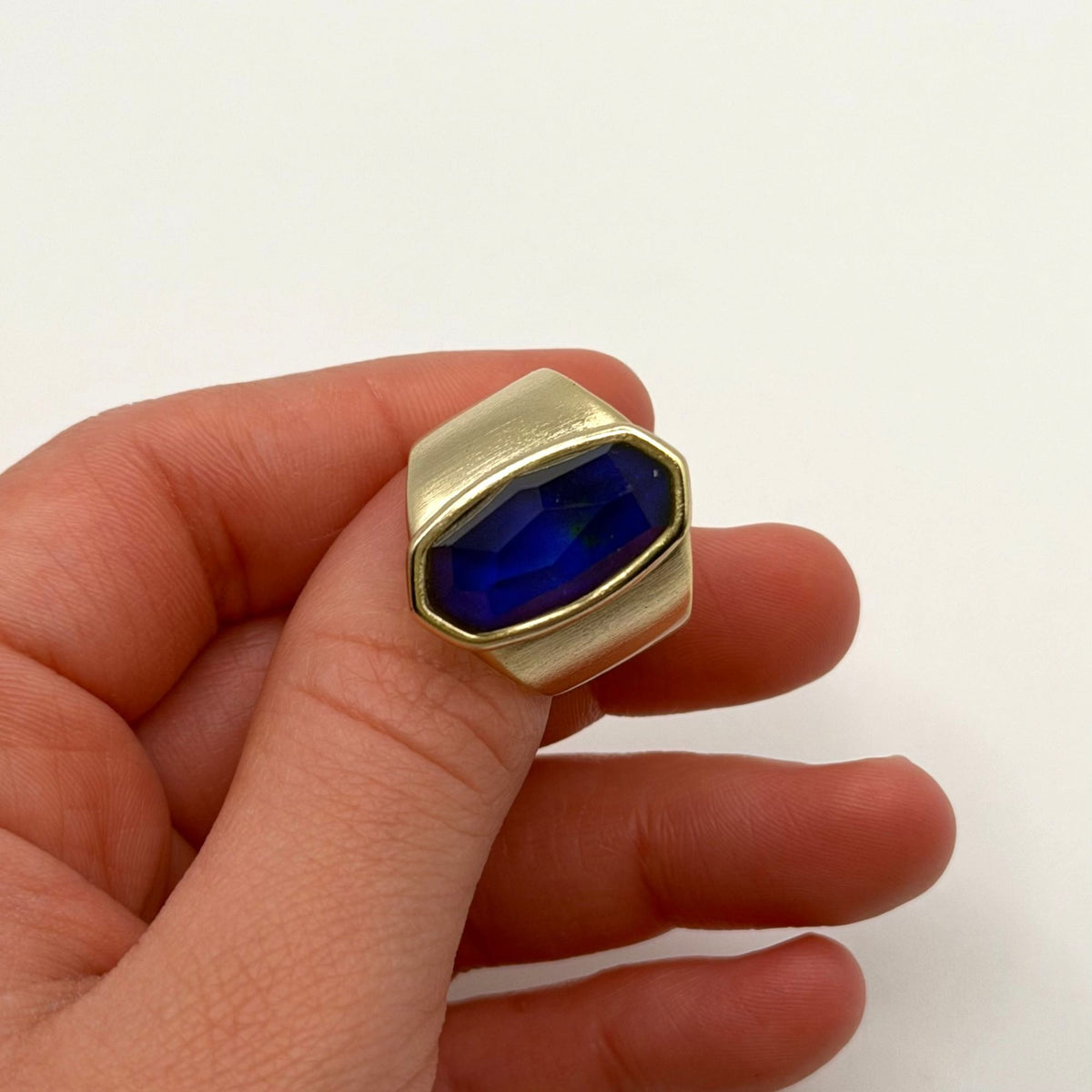 Kendra Scott Gold-Tone Ring With Faceted Blue Glass Stone 7.5