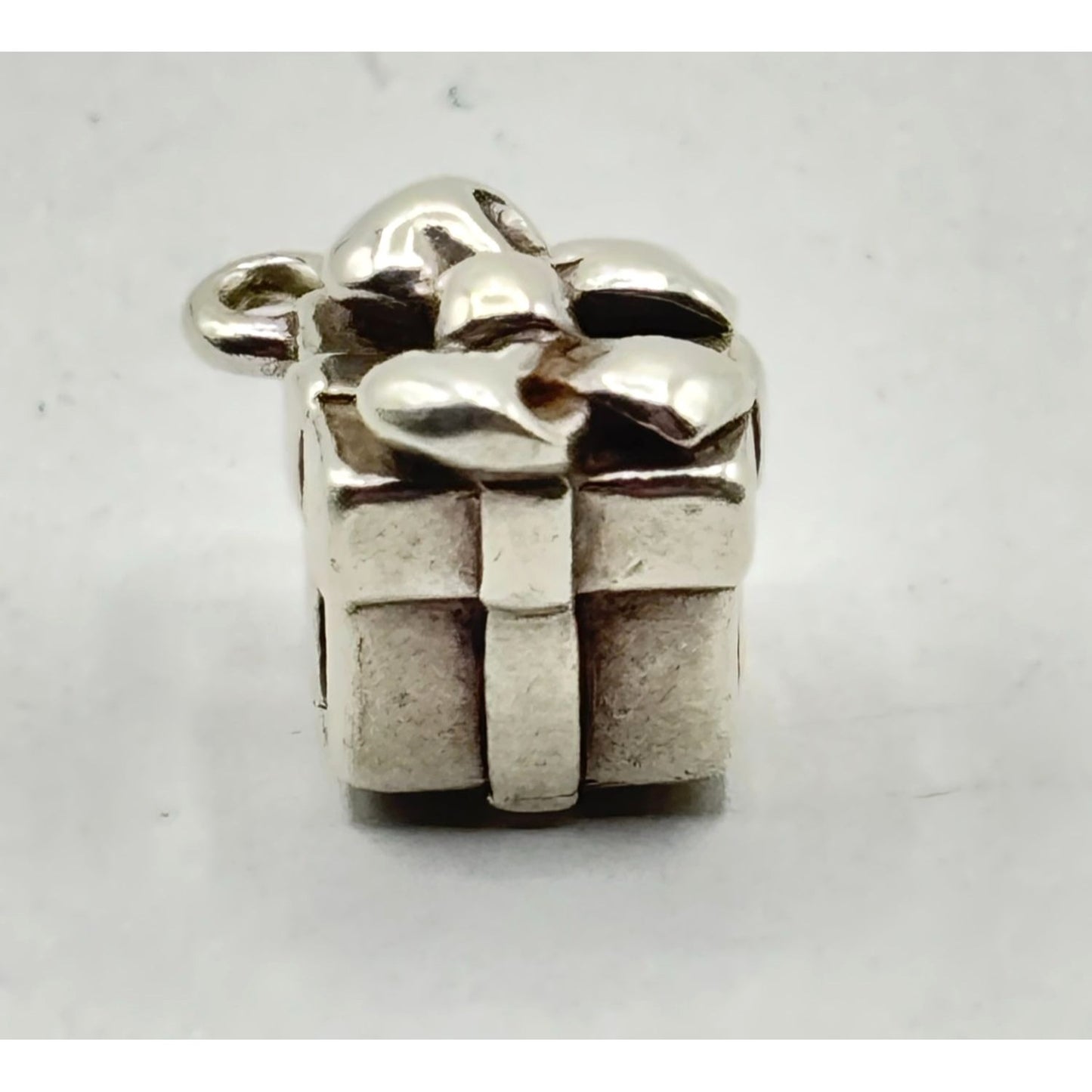 James Avery Sterling Silver 925 Retired Gift Box Charm Bow Design