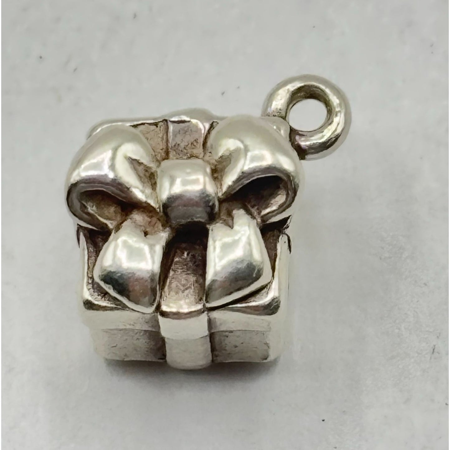 James Avery Sterling Silver 925 Retired Gift Box Charm Bow Design