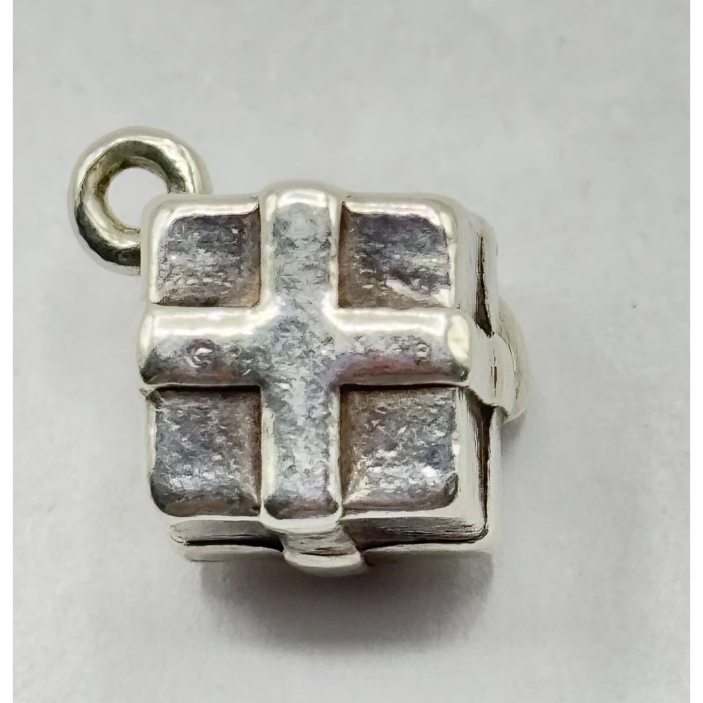 James Avery Sterling Silver 925 Retired Gift Box Charm Bow Design