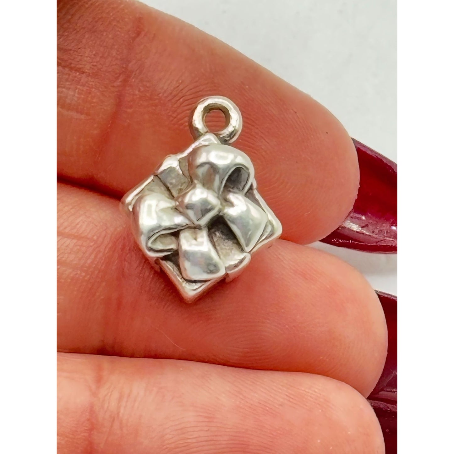 James Avery Sterling Silver 925 Retired Gift Box Charm Bow Design