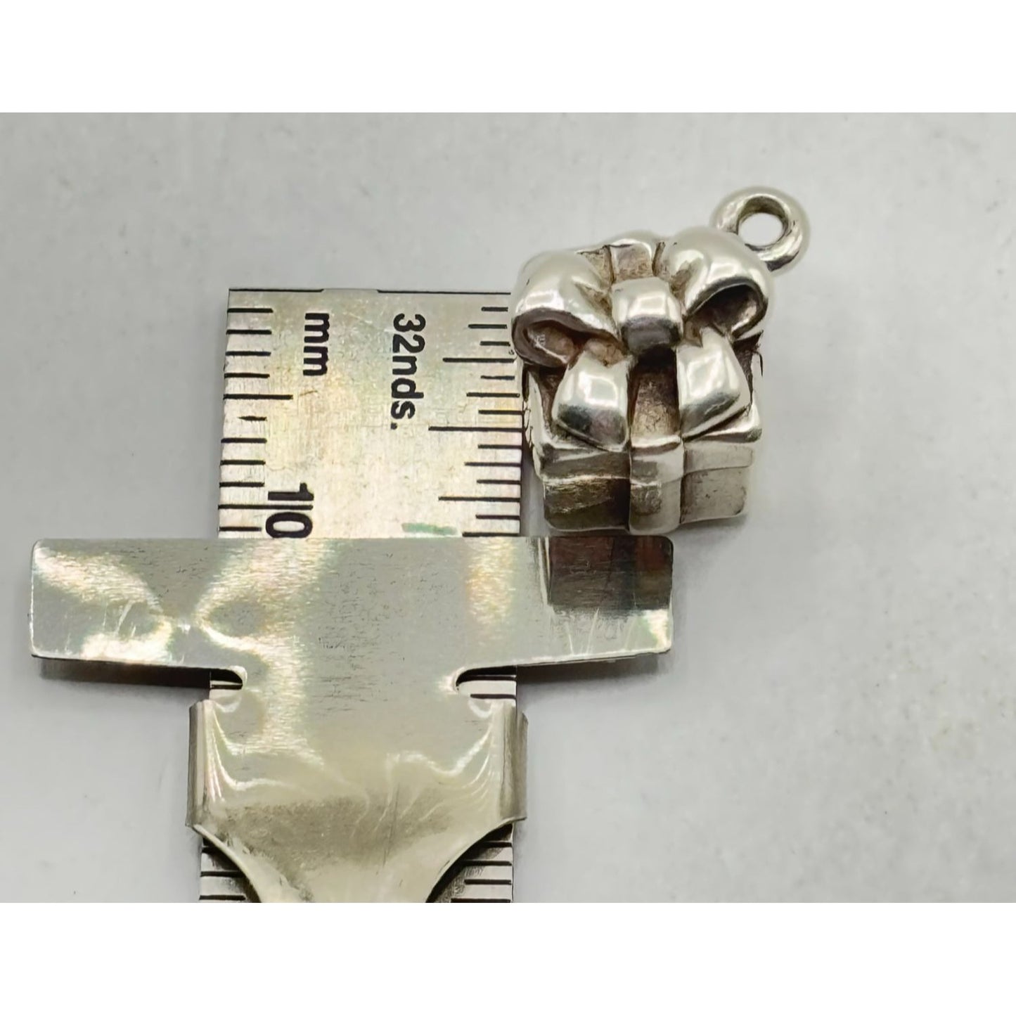 James Avery Sterling Silver 925 Retired Gift Box Charm Bow Design