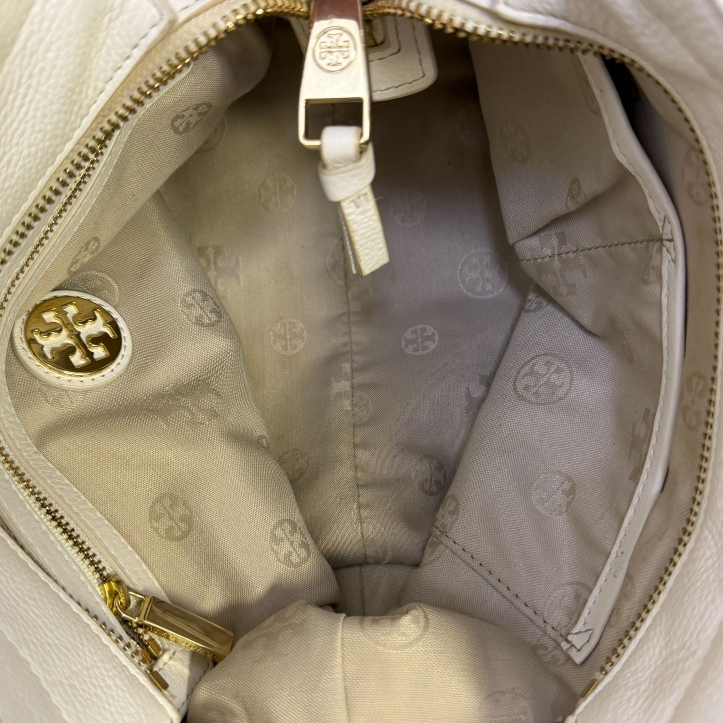 Tory Burch Ivory Leather Shoulder Bag With Gold Chain Strap & Tassel Details
