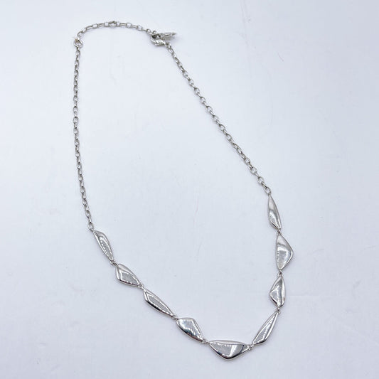 Kendra Scott Silver Link Chain Necklace Geometric Shaped Details