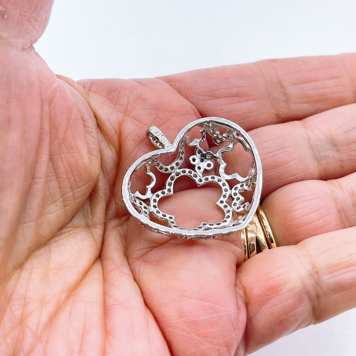 925 Silver Little Crystals Heart Shape Pendant Medium Size