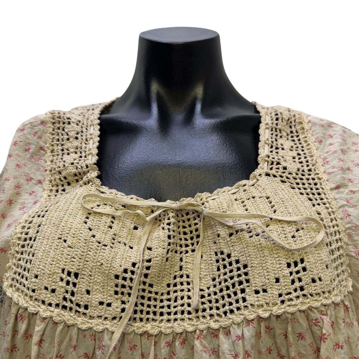 Magnolia Pearl Cream Floral Blouse With Crochet Lace Trim & Pocket OS
