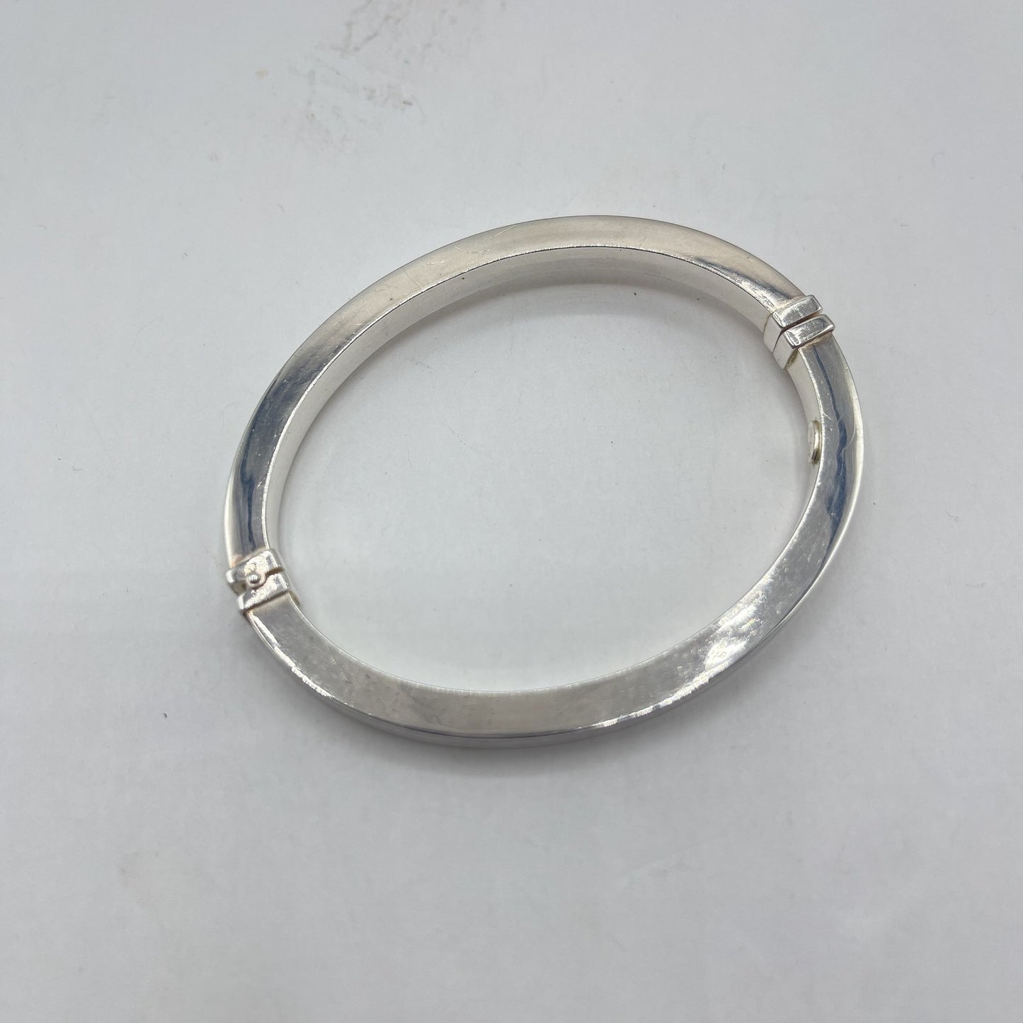 925 Italian Sterling Silver Oval Hinged Bangle with Secure Latch Bracelet