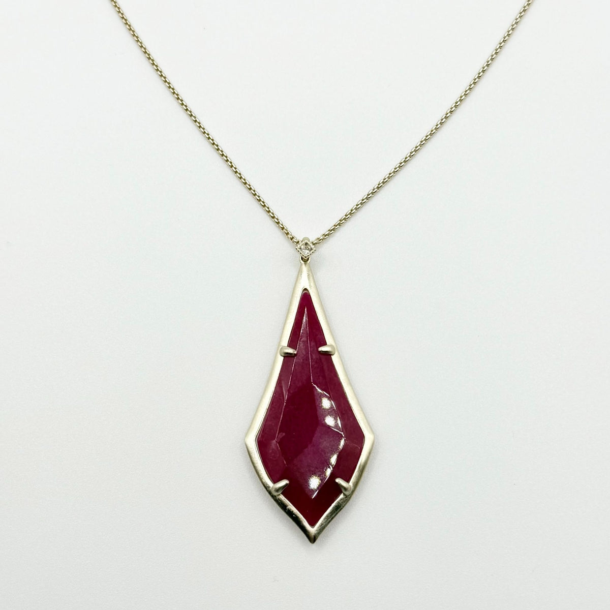 Kendra Scott Olivia Long Pendant Necklace In Maroon Jade