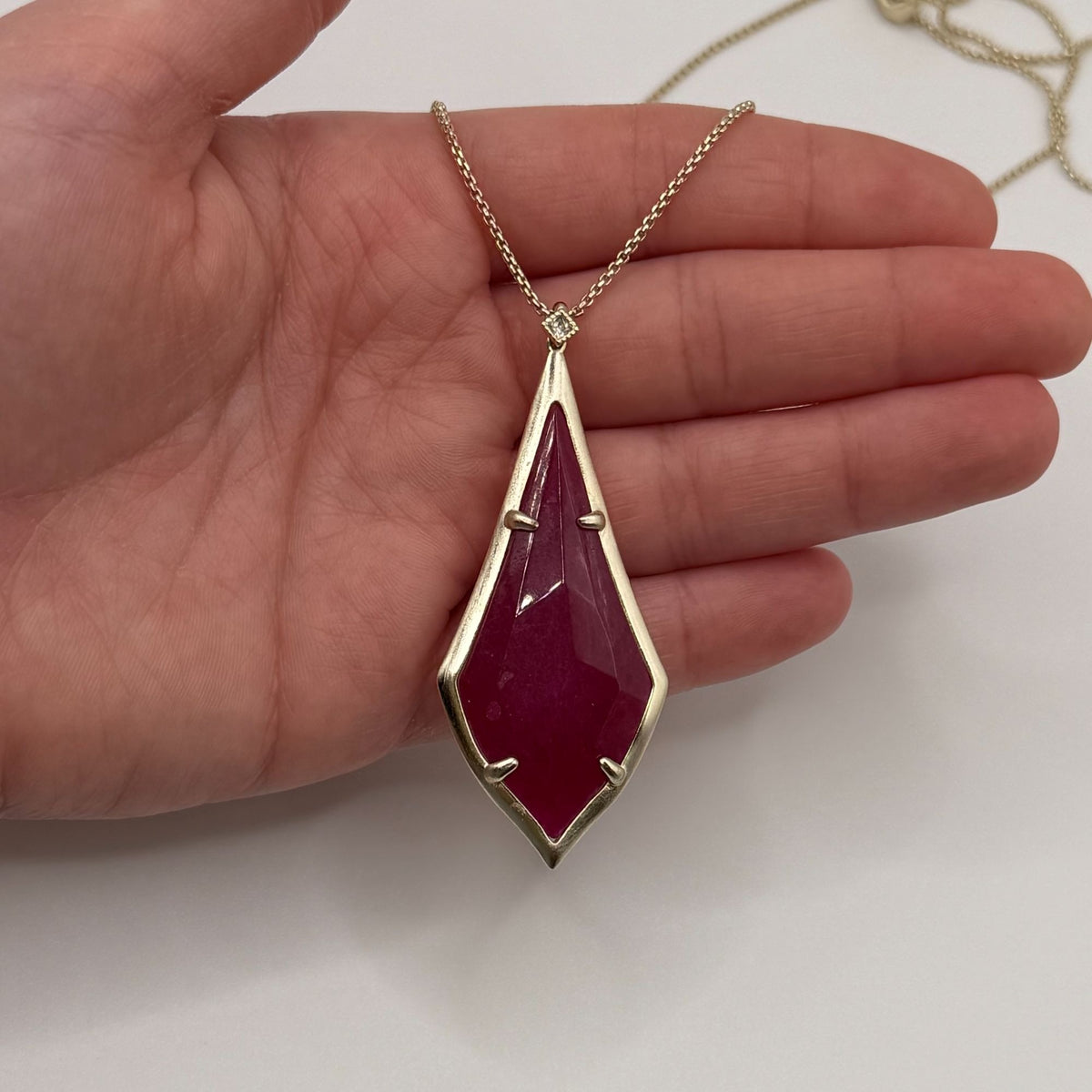 Kendra Scott Olivia Long Pendant Necklace In Maroon Jade