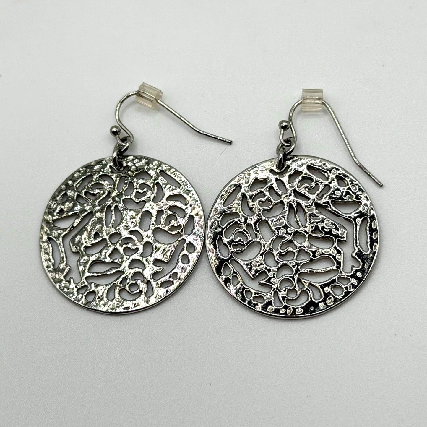 Kendra Scott Silver-Tone Filigree Round Dangle Earrings