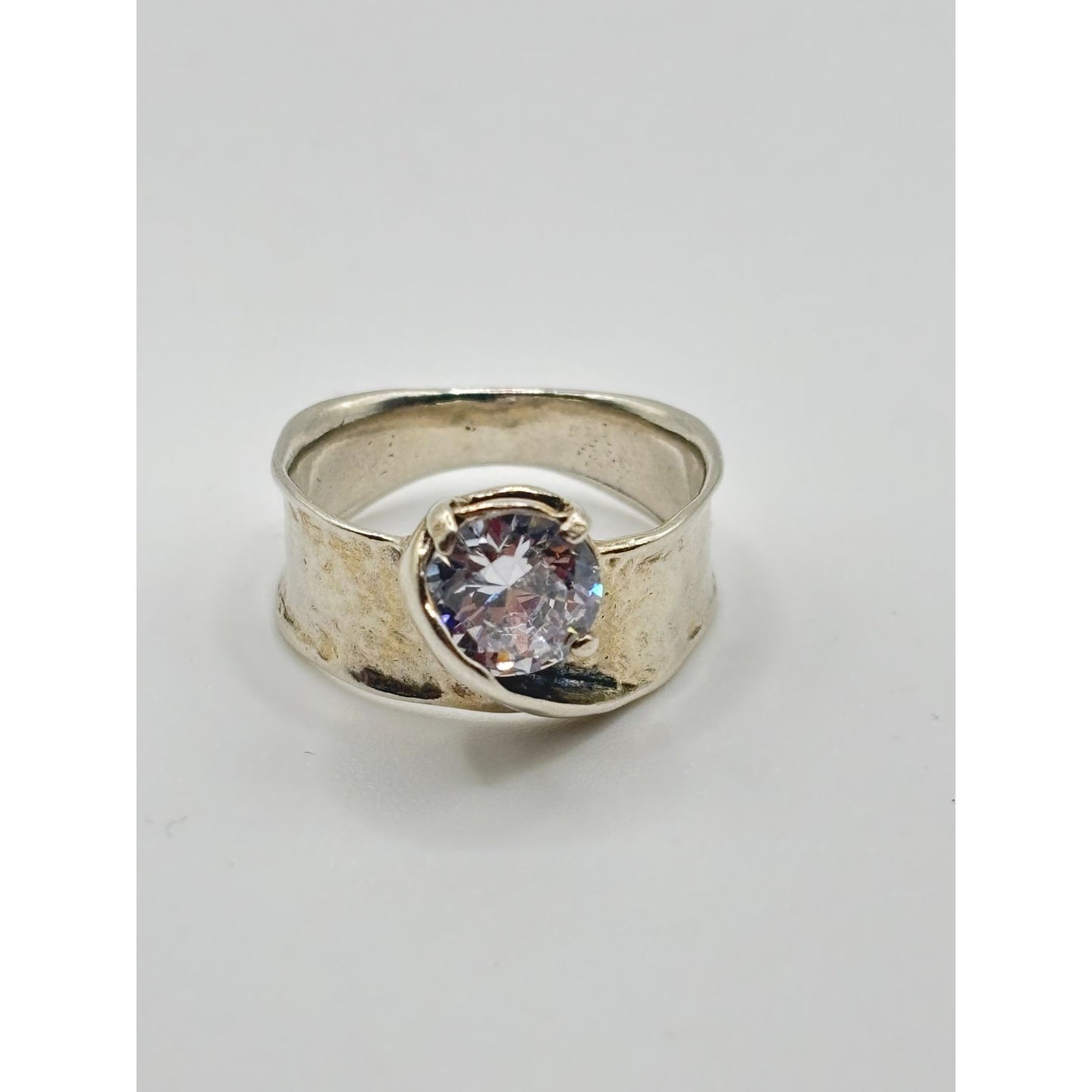 Noa Zuman Israel 925 Sterling Silver White Stone Hammered Ring Size 9