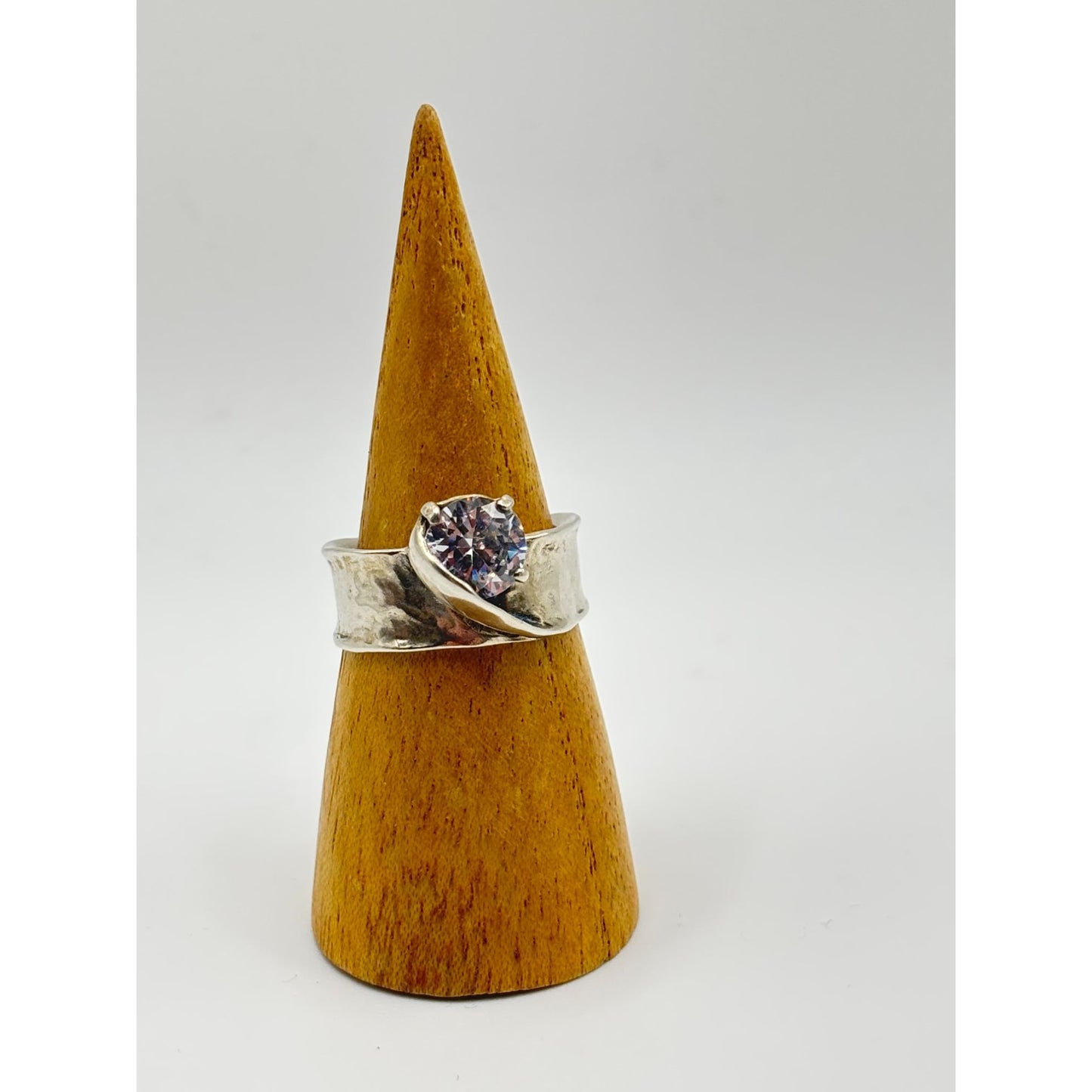 Noa Zuman Israel 925 Sterling Silver White Stone Hammered Ring Size 9