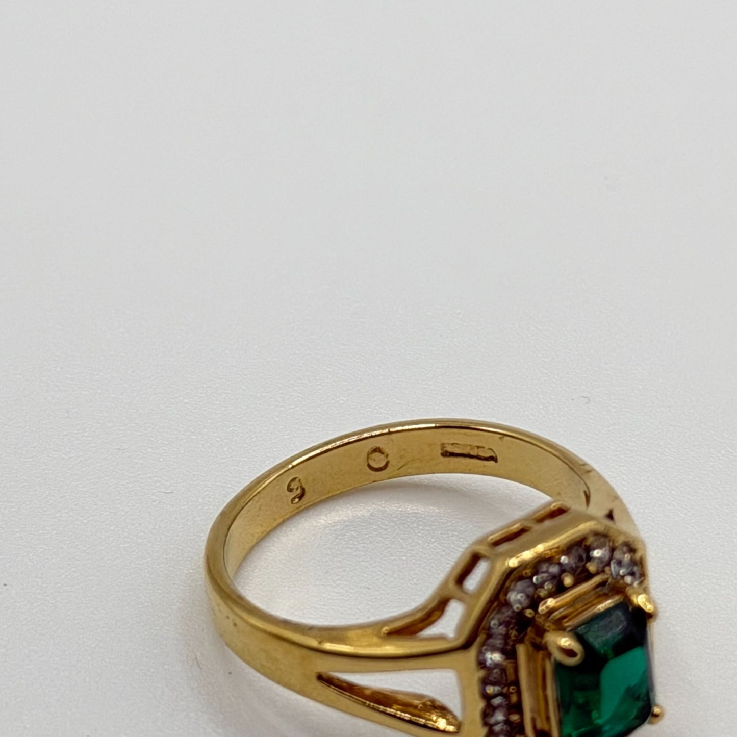 Gold Tone Ring With Emerald Green Stone Size 9