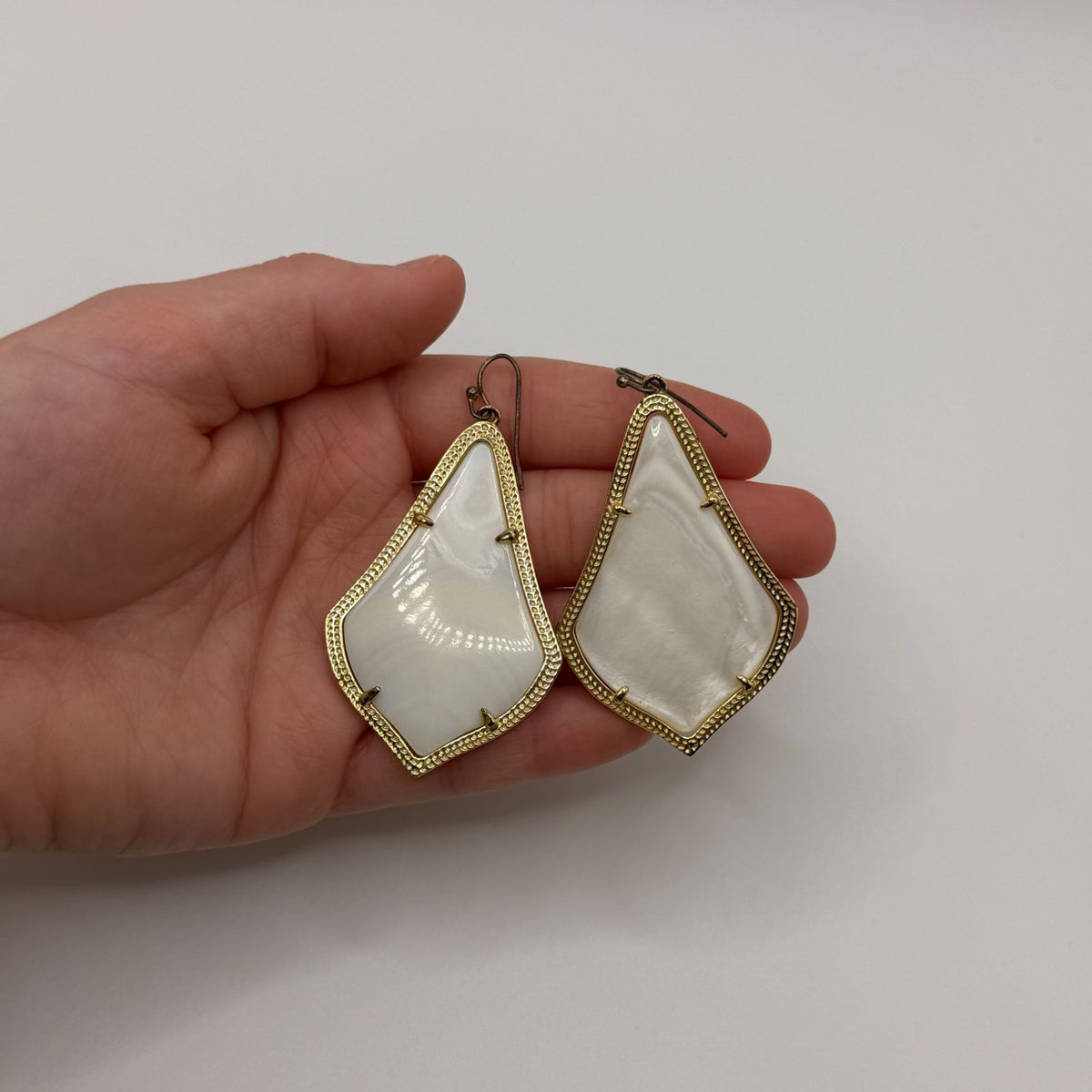 Kendra Scott Alex Drop Earrings White Mother Of Pearl Gold Tone