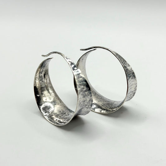 James Avery Retired Sterling Silver Hammered Valle Hoop Earrings