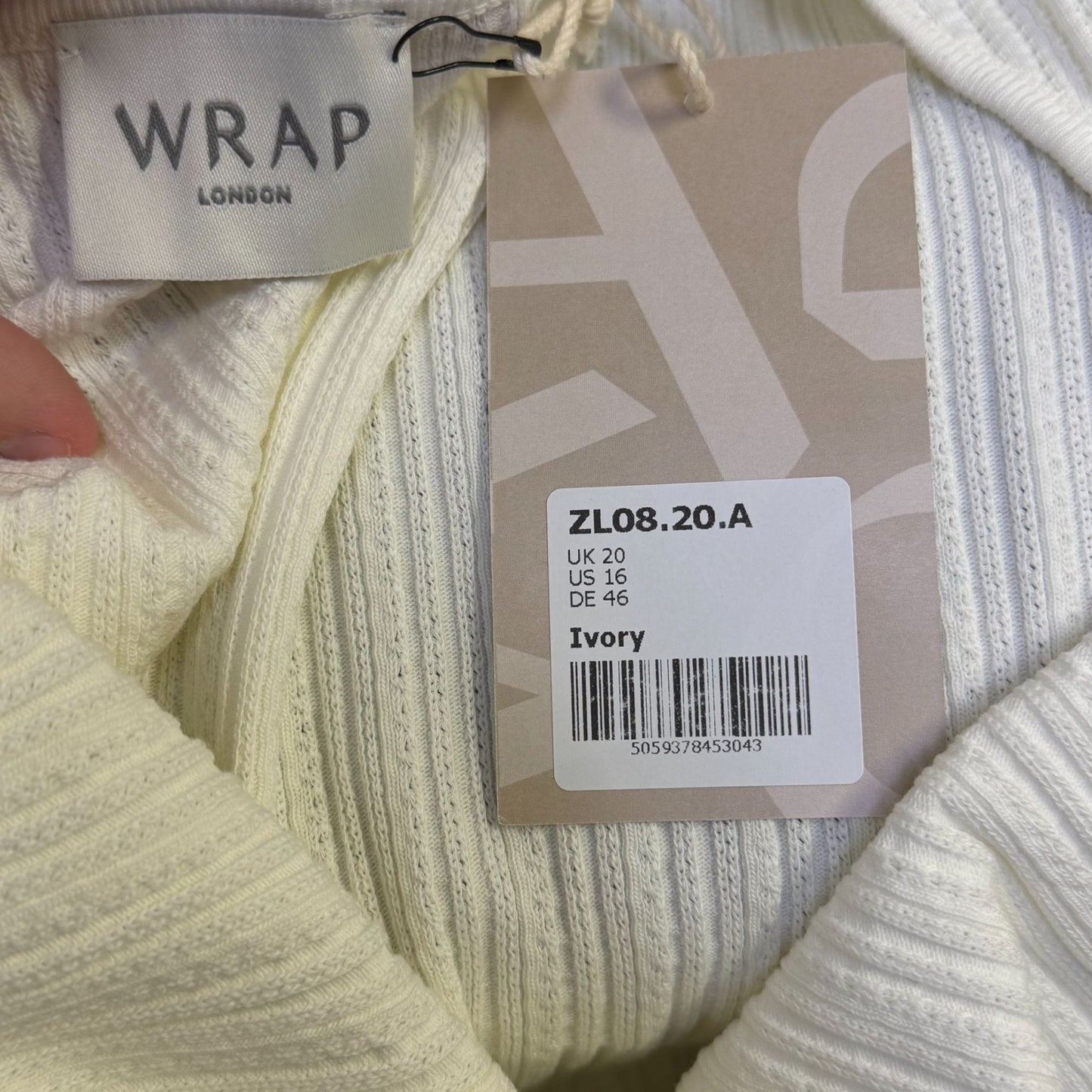 NWT Wrap London Ivory Ribbed Tank Top Scoop Neck Lightweight 16 Sleeveless Blouse