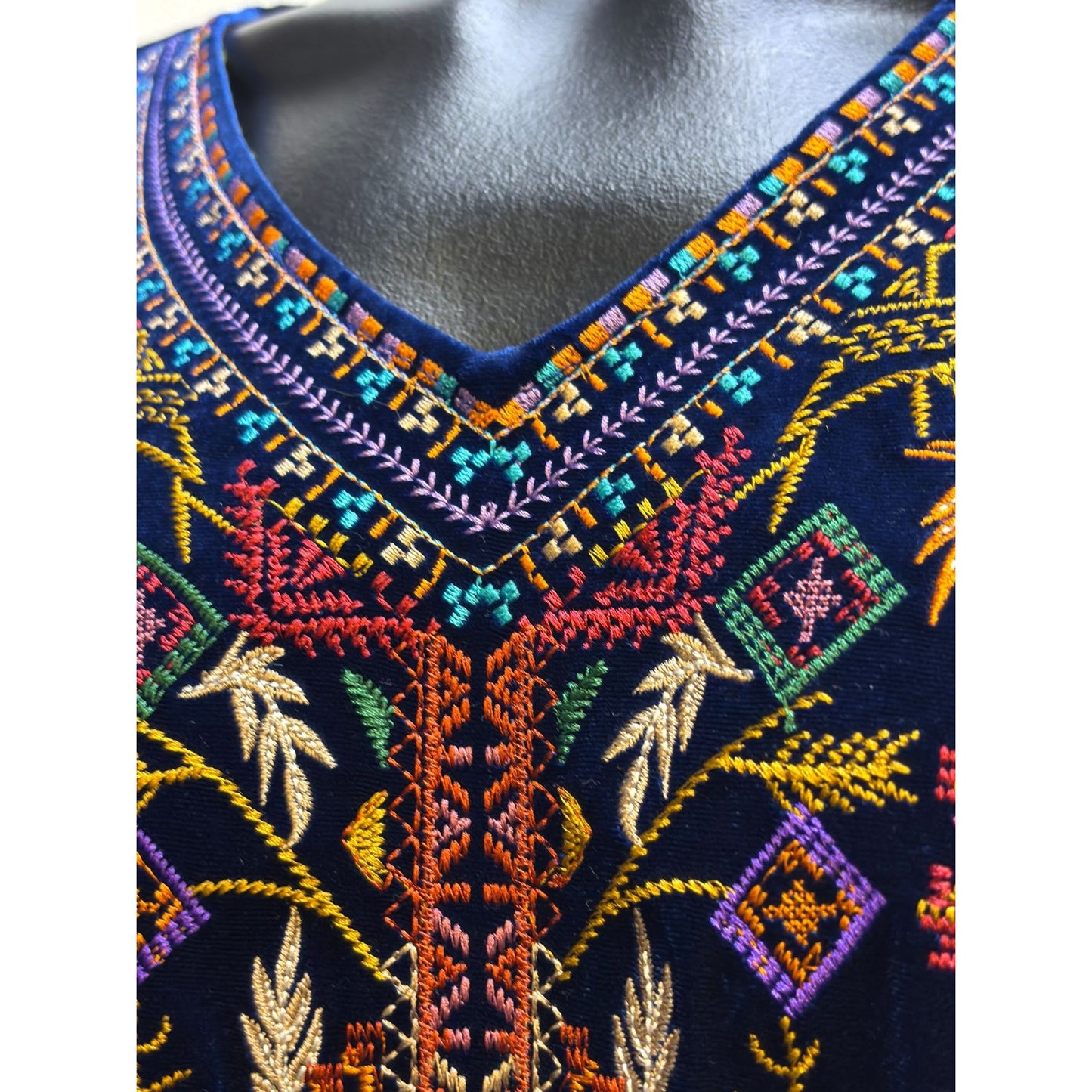 NWT Calessa Blue Embroidered Velour Tunic Top L With Multicolor Long Sleeves