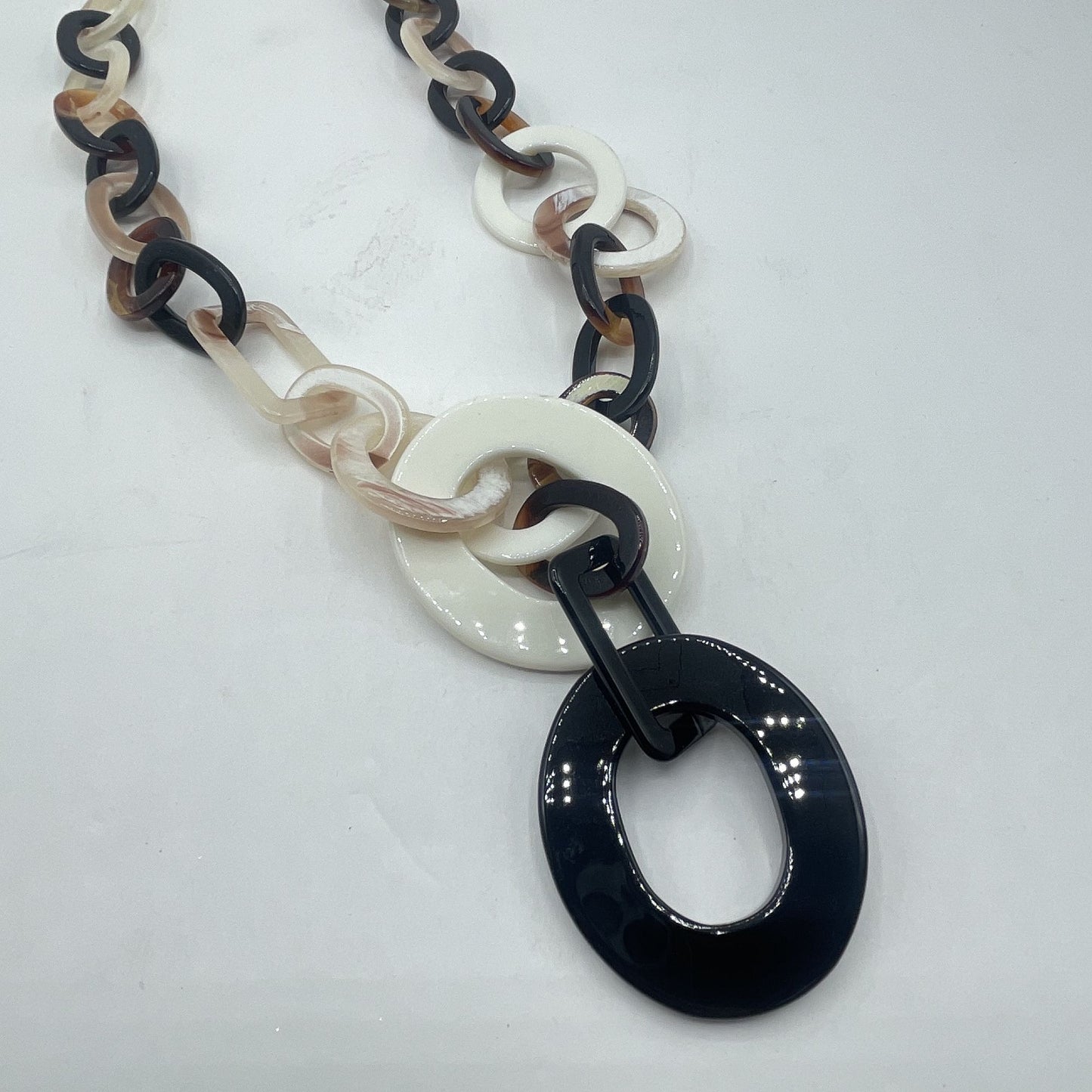 Chunky Chain Link Resin Marblelized Necklace With Adjustable Clasp Black Cream