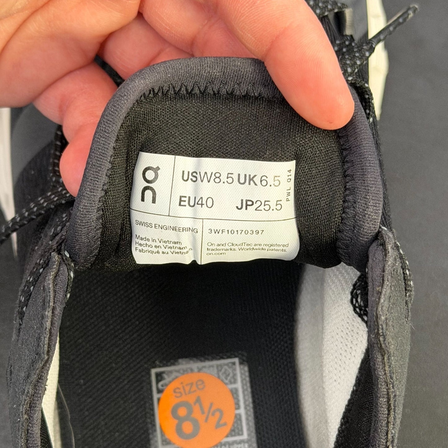 On Cloud Black Running Shoes With CloudTec Comfort Sole Size 8.5