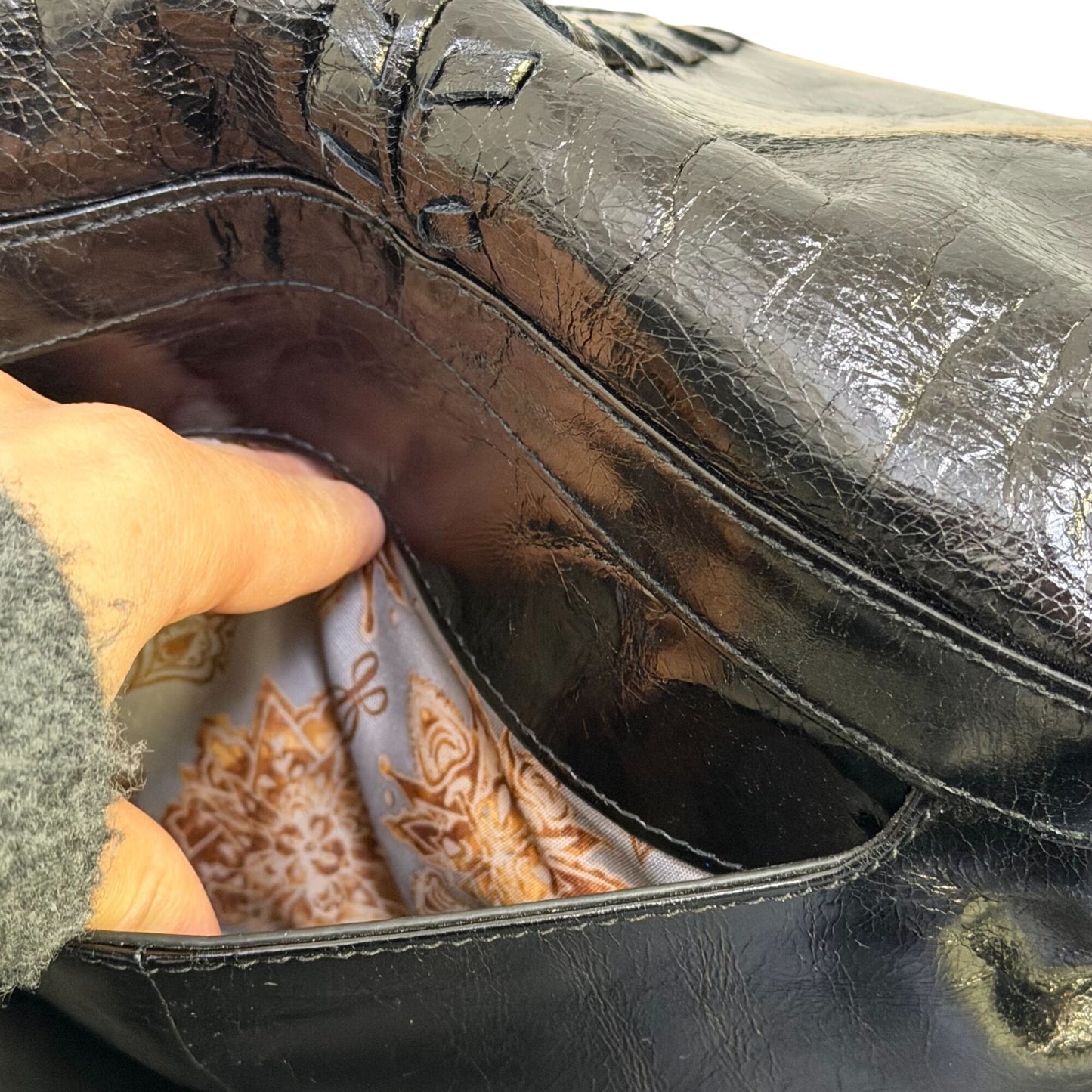 Hobo Black Leather Shoulder Bag With Stitch Accents