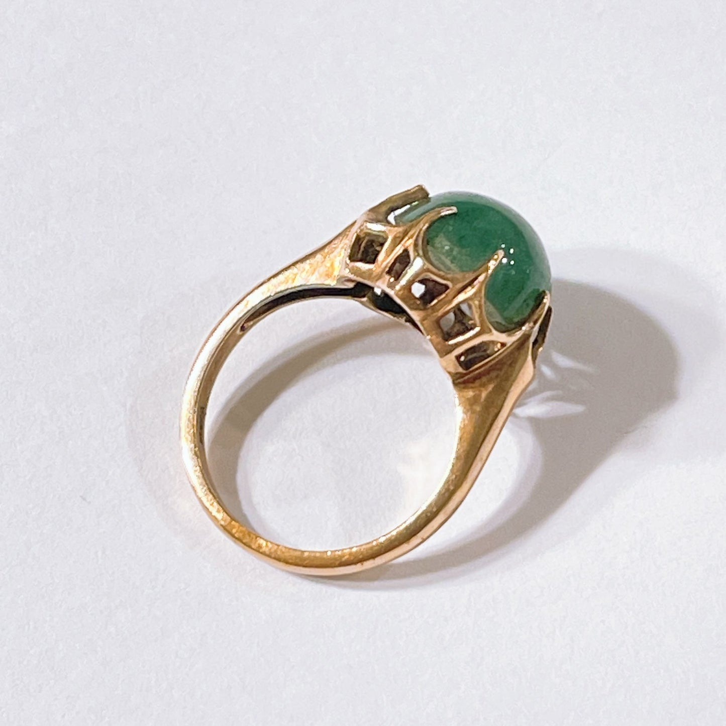 Vintage 10K Gold Green Jade Cabochon Ring Size 6