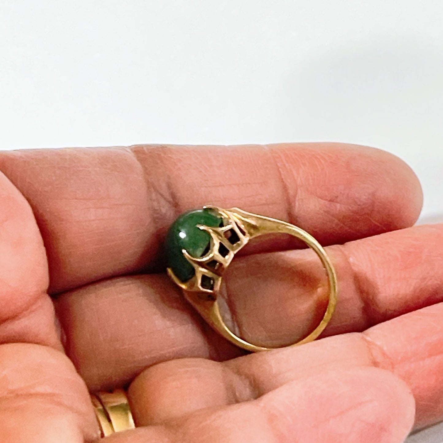 Vintage 10K Gold Green Jade Cabochon Ring Size 6