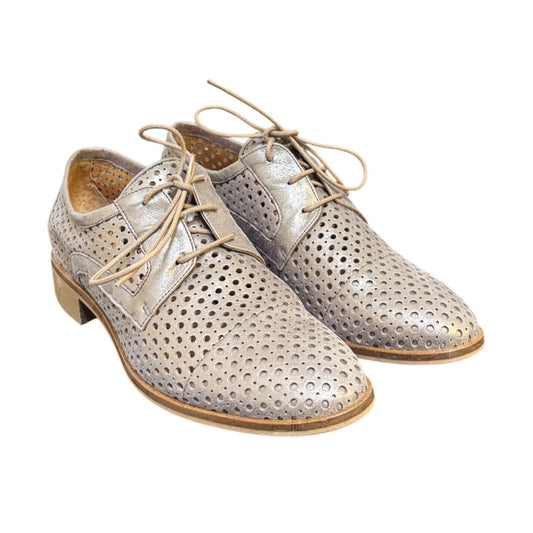 Geewawa Perforated Leather Loafers Bronze Size 6.5